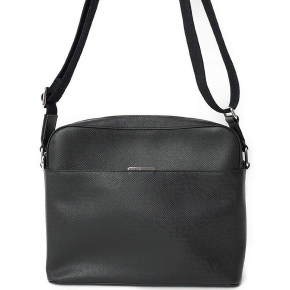 Louis Vuitton Shoulder Messenger Anton PM Taiga Bag - Picture 1 of 8
